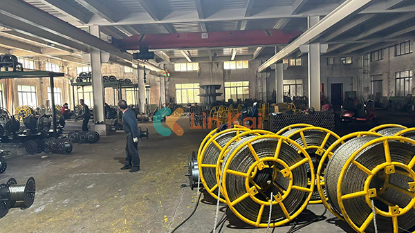 Ningbo Lingkai Electric Power Equipment Co., Ltd. dodává vysoce kvalitní ocelová lana do Malajsie pro navlékání a tahání vodičů